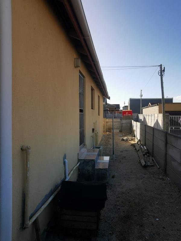 To Let 2 Bedroom Property for Rent in Ilitha Park Western Cape